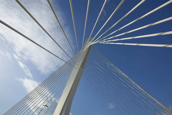 Detalle Abstracto Del Puente Del Milenio Moderna Construcción Arquitectónica Sobre — Foto de Stock