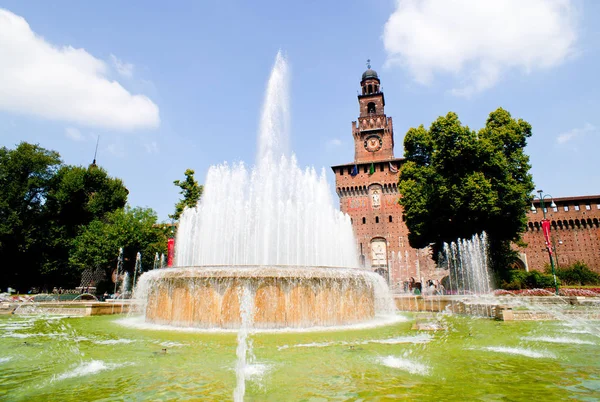 Fontaine Côté Château Sforzesco Milan Italie — Photo