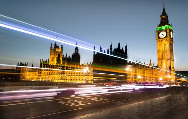 Красиві Автобус Світло Трас Під Біг Бен Лондон — стокове фото