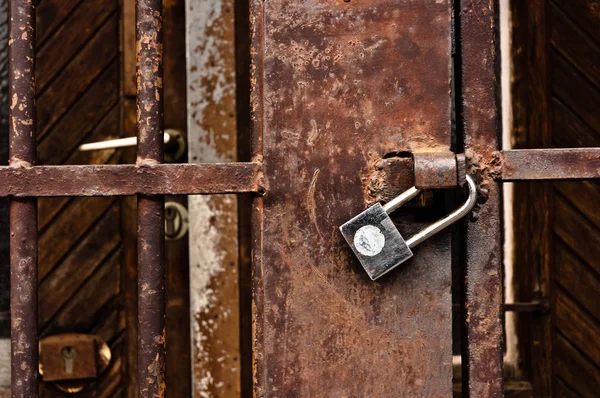 Antiguo Candado Oxidado Puerta Celda — Foto de Stock