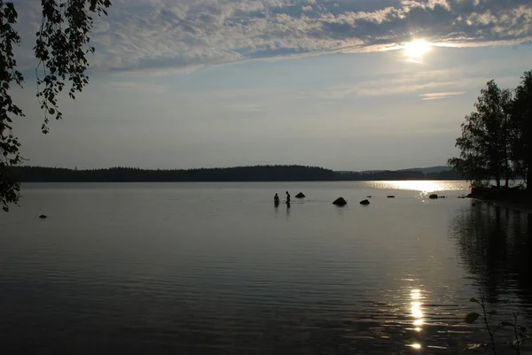 Espera Una Puesta Sol Hermoso Lago Kuuhankavesi Centro Finlandia Hay —  Fotos de Stock