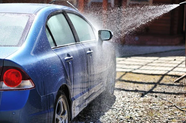 Blauwe Auto Wassen Open Lucht — Stockfoto