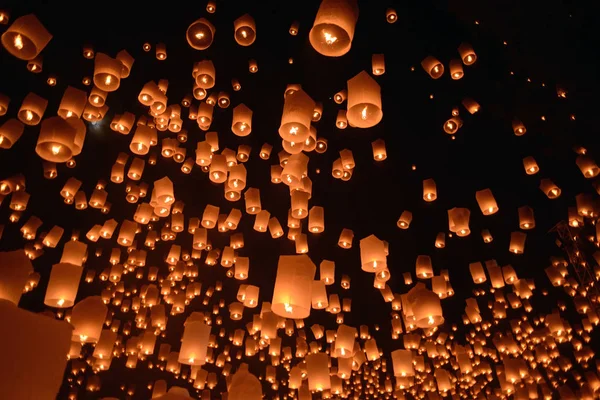 Sky Lanterns Festival Fuegos Artificiales Chiangmai Tailandia Loy Krathong Peng — Foto de Stock