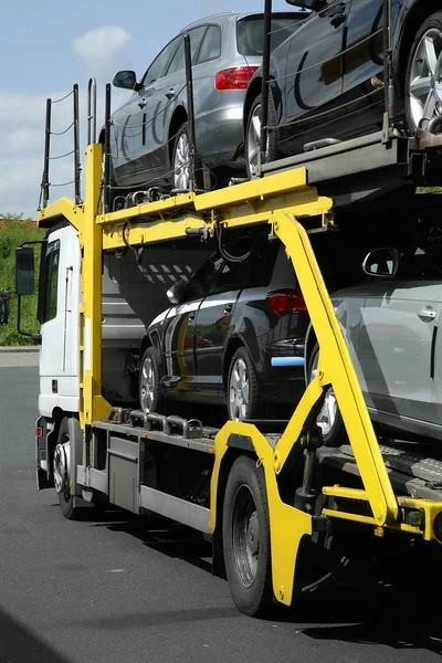 Semirremolque Transportando Autos Nuevos Exportación Importación Mercancías — Foto de Stock