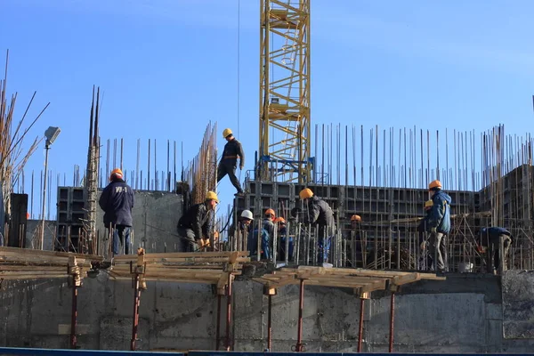 Building House Crane Workers Builders People Group Armature Concrete Structure — Stock Photo, Image