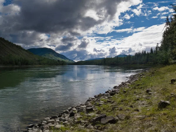 Deamatic Cloudscape Wide Yukon River Yukon Territory Canadá — Fotografia de Stock