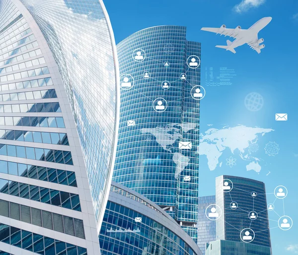 Geschäftsstadt Mit Weltkarte Und Jet Auf Blauem Himmel — Stockfoto