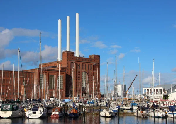 Urban Yacht Harbor Staden Nära Industrin Urban Living — Stockfoto