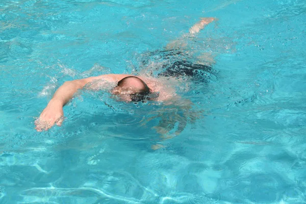 Hombre Piscina — Foto de Stock