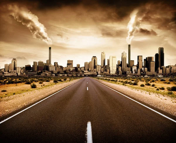 Road Leading Polluted City — Stock Photo, Image