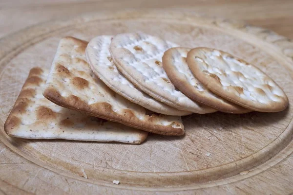 Selección Galletas Una Vieja Tabla Cortar Madera Apoyándose Uno Contra — Foto de Stock