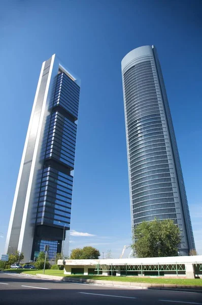 Edificio Rascacielos Ciudad Madrid España — Foto de Stock
