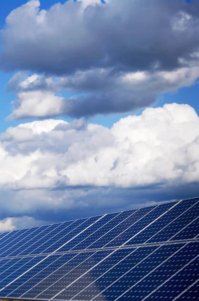 Solarkollektoranlage Draußen Gegen Den Himmel — Stockfoto