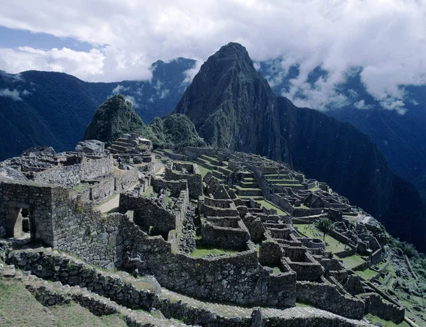 ペルーの失われたインカ寺院都市 マチュピチュの遺跡 — ストック写真