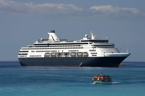 Portero Deja Crucero Caribe — Foto de Stock