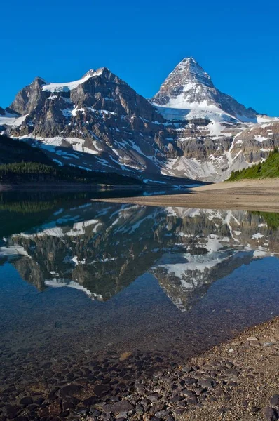 Mont Assiniboine Reflété Dans Lac Magog Colombie Britannique Rocheuses Canadiennes — Photo