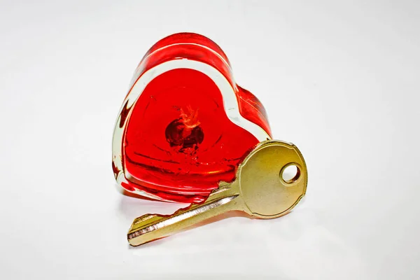 Kalbimin Anahtarı Bir Anahtar Ile Kırmızı Bir Mum — Stok fotoğraf