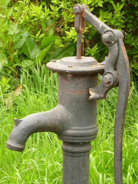 Παλιά Χυτοσίδηρο Αντλία Νερού — Φωτογραφία Αρχείου
