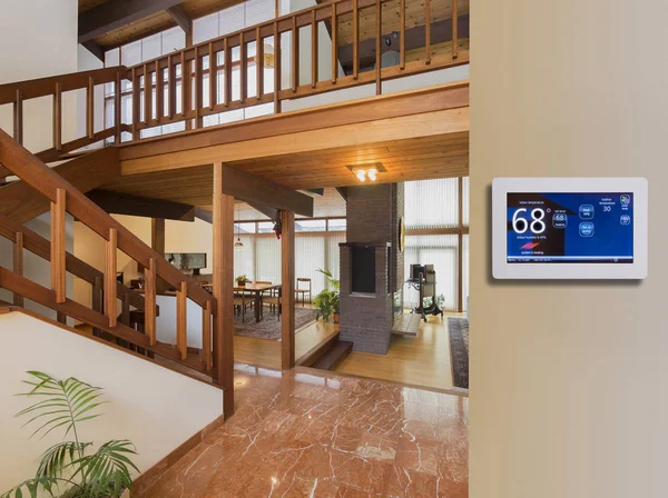 可编程电子温控器 温度控制在客厅里 — 图库照片