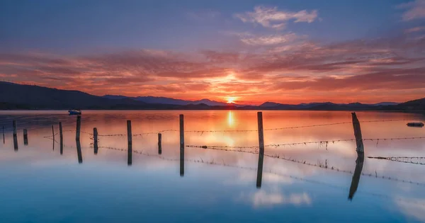 Matahari Terbit Danau — Stok Foto