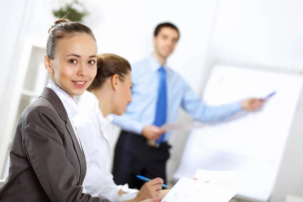 Jóvenes Empresarios Trabajando Juntos Equipo Oficina — Foto de Stock