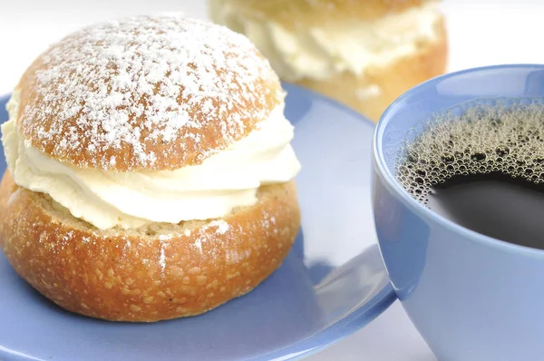 Ciasto Zwane Semla Filiżankę Kawy — Zdjęcie stockowe