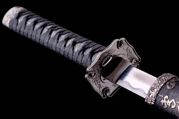 Ein Katana Schwert Isoliert Auf Schwarzem Hintergrund — Stockfoto