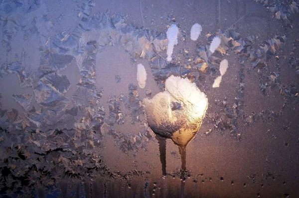 Handabdruck Auf Eisfenster Zeichen Wünscht Frühling — Stockfoto