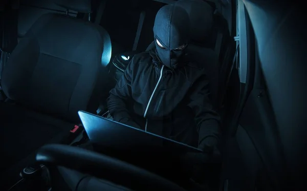 Piratear Sistemas Carros Hacker Com Seu Computador Trabalho — Fotografia de Stock