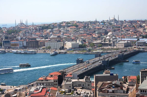 Estambul Turquía Julio 2015 Vista Del Famoso Puente Galata Través —  Fotos de Stock