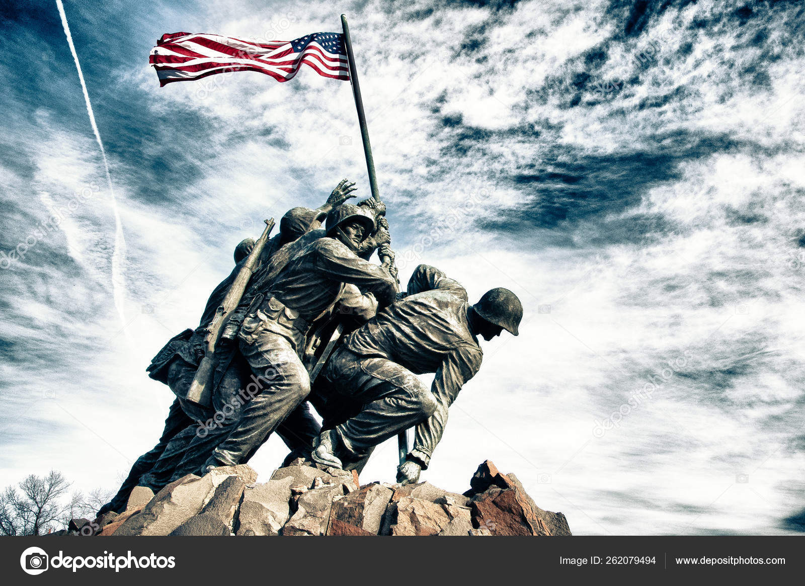 海军陆战队战争纪念碑在华盛顿特区美国阿灵顿公墓外——图库图片© YAYImages #262079494, image size:1600x1165