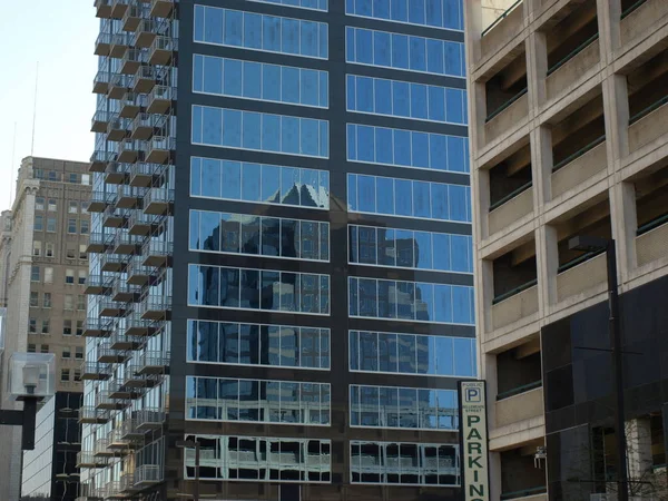 Edificio Cristal Greensboro Carolina Del Norte Observe Reflexión Sobre Vidrio — Foto de Stock