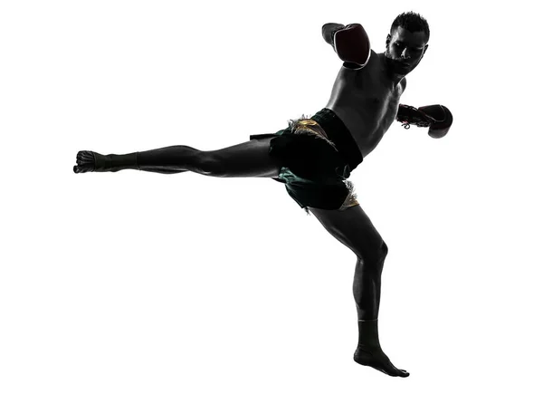 Caucasiano Homem Exercitando Tailandês Boxe Silhueta Estúdio Fundo Branco — Fotografia de Stock