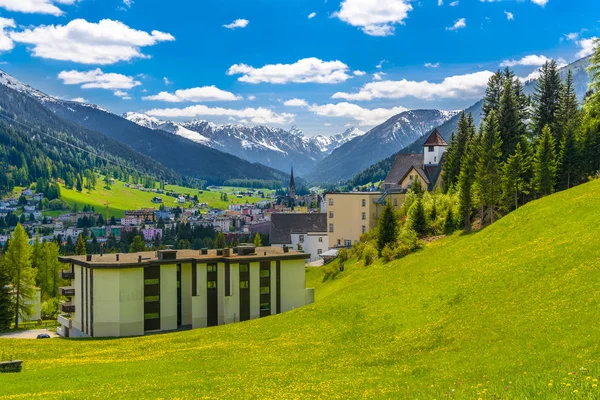 Maisons Village Dans Les Alpes Montagne Davos Graubuenden Suisse — Photo