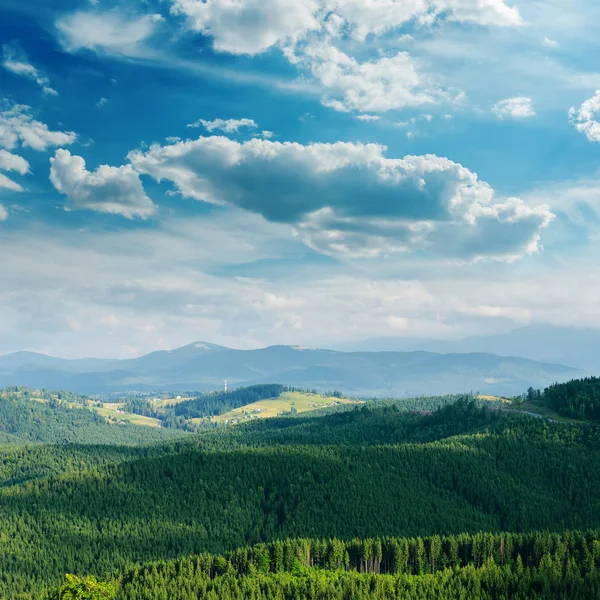 Zöld Hegy Hatálya Felhős Bukovel Region Ukrajna — Stock Fotó