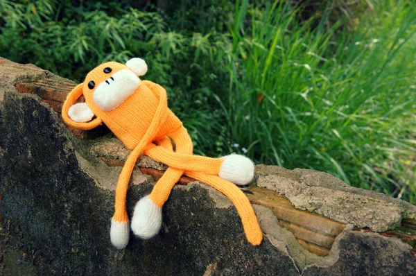 Abstraktní Pletená Opice Symbol Roku 2016 Ručně Zhotovené Hračky Příze — Stock fotografie