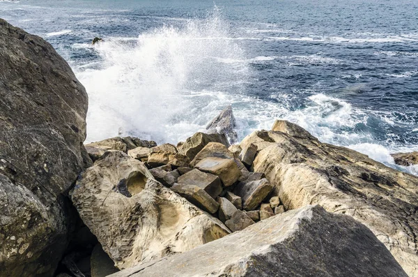 Hermosas Muy Detalladas Rocas Con Fondo Agua Agradable Colorido Limpio — Foto de Stock