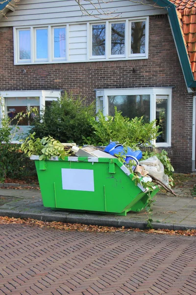 Loaded Dumpster Construction Site Home Renovation — Stock Photo, Image