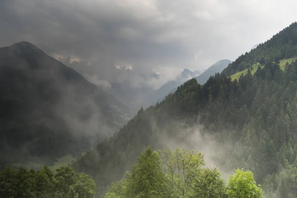 Pluie Estivale Dans Les Alpes Italiennes Lombardie — Photo