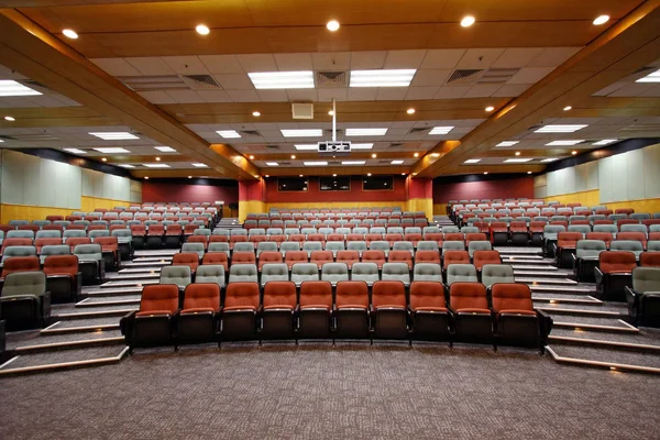 Chaises Colorées Dans Salle Conférence Une Université — Photo