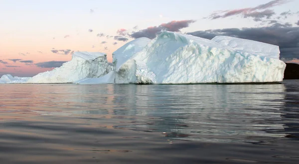 Красиві Айсберги Загальним Явищем Східному Узбережжі Канади Навесні Влітку — стокове фото
