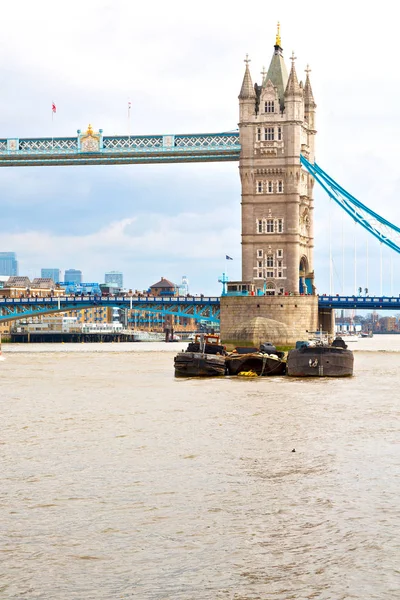 London Tower England Alte Brücke Und Der Wolkenverhangene Himmel — Stockfoto