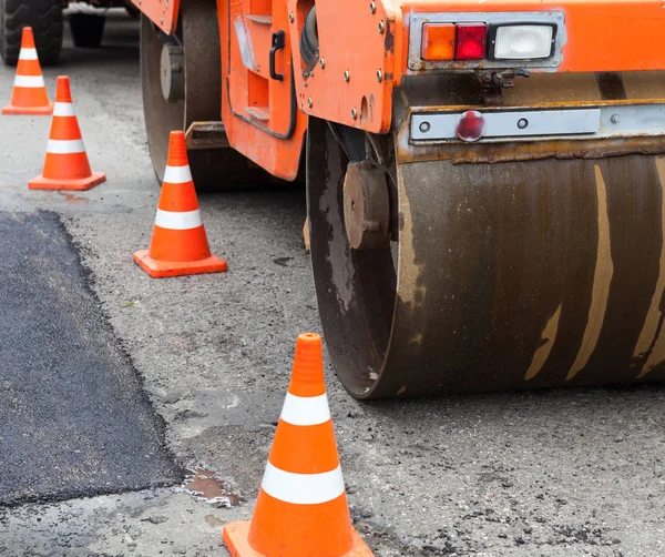 Tandem Road Roller Och Trafik Koner Väg Konstruktion — Stockfoto