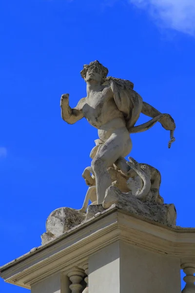 Férfi Szobor Kígyóval Rómában Olaszországban Villa Borghese — Stock Fotó