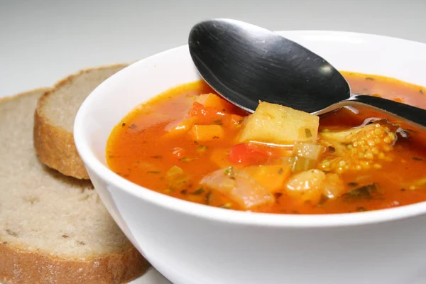 Świeża Zupa Warzywna Chlebem — Zdjęcie stockowe