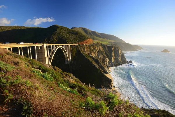 Uma Ponte Longo Estrada Costeira Califórnia Uma Rota — Fotografia de Stock