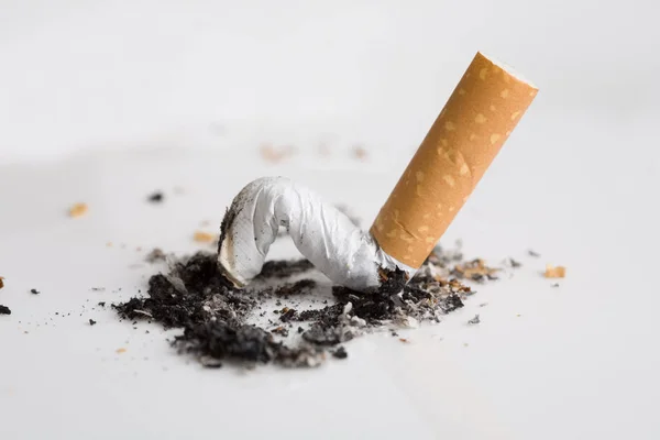 Cigarette Brûlée Enfoncée Cassée — Photo