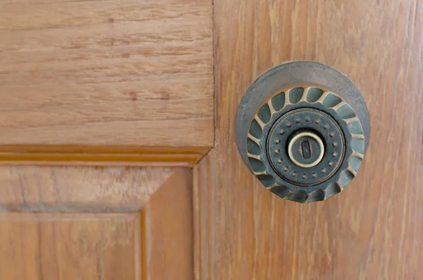 Kenop Pintu Dan Kunci Memegang Kayu — Stok Foto