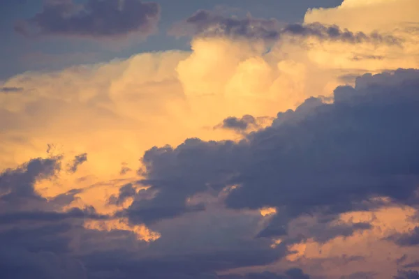 Драматичне Небо Заходу Сонця Хмарами — стокове фото
