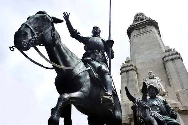 Estatua Don Quijote Sancho Panza Plaza Espaa Madrid Cerca —  Fotos de Stock